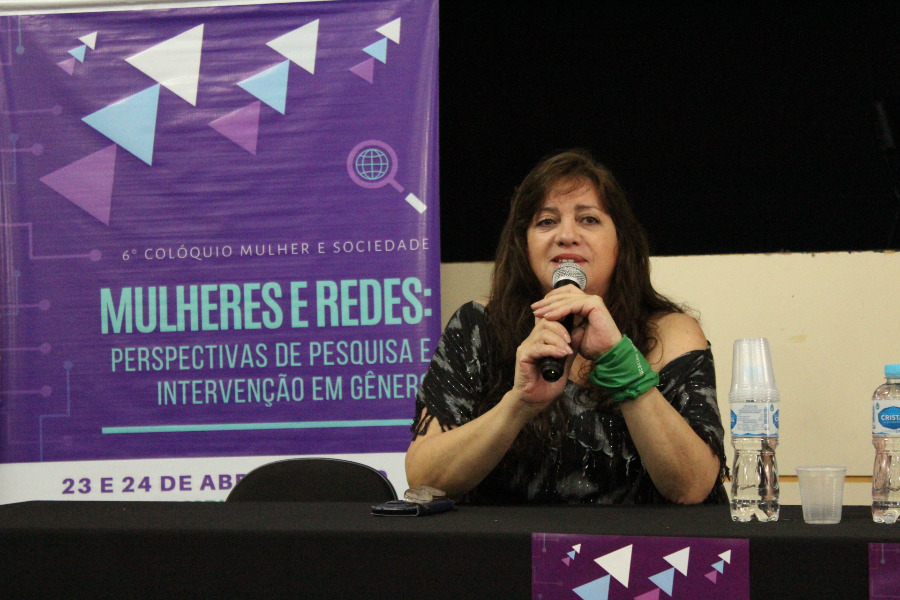 A jornalista Lenny Cáceres destaca a importância feminista / Foto: Arieta de Almeida