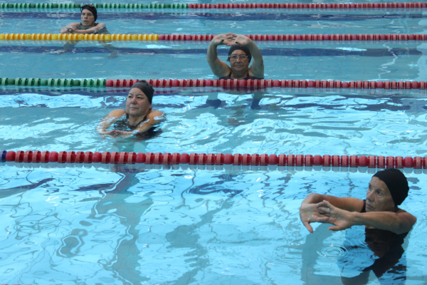 Cópia de DENTRE OS BENEFÍCIOS DA HIDROGINÁSTICA PARA IDOSOS ESTÁ O AUMENTO DA FLEXIBILIDADE MUSCULAR LAURA URBANO