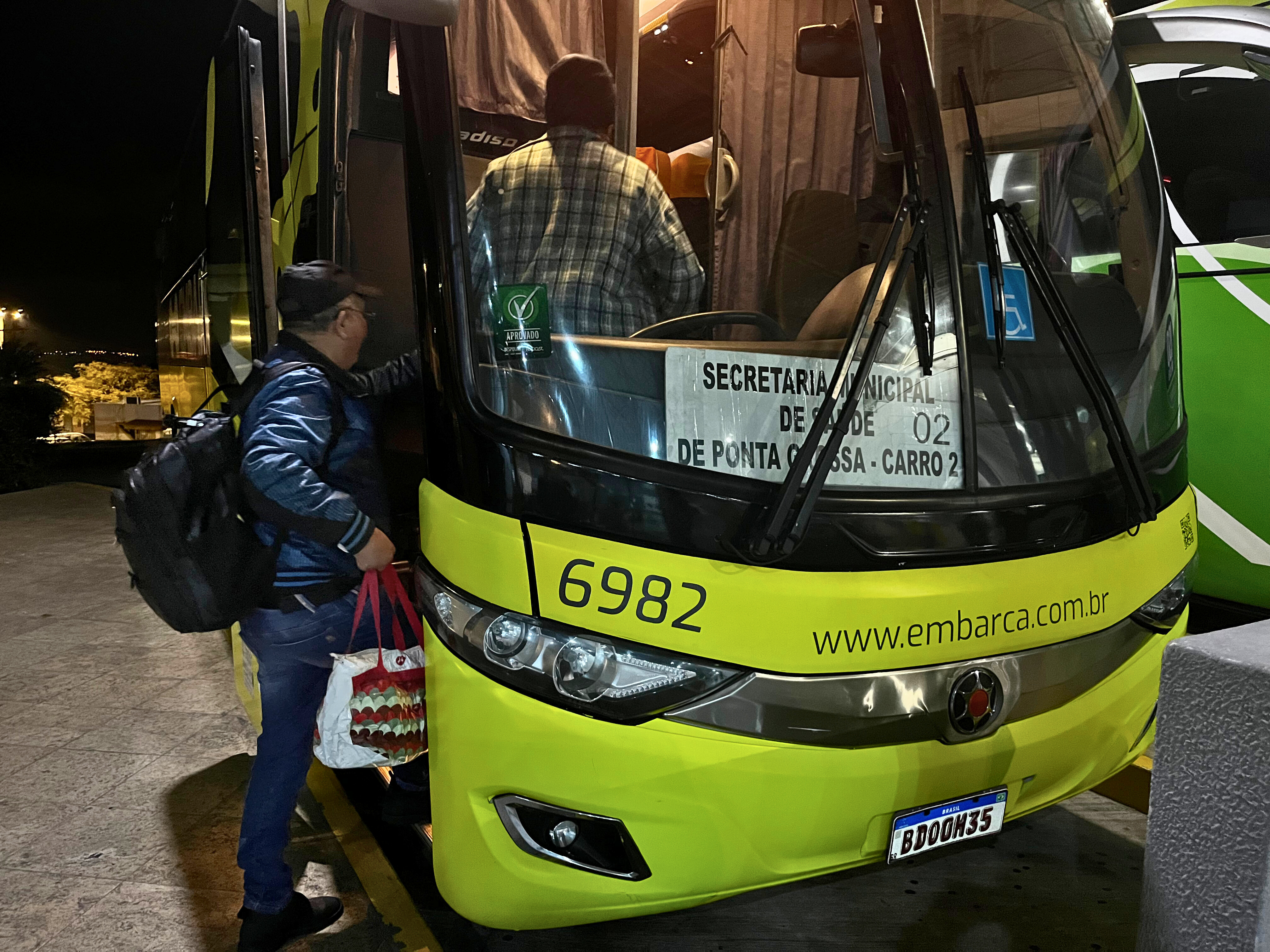 LAURA URBANO PACIENTES COM MAIS DE 60 ANOS PODEM INDICAR UM ACOMPANHANTE NO TRANSPORTE