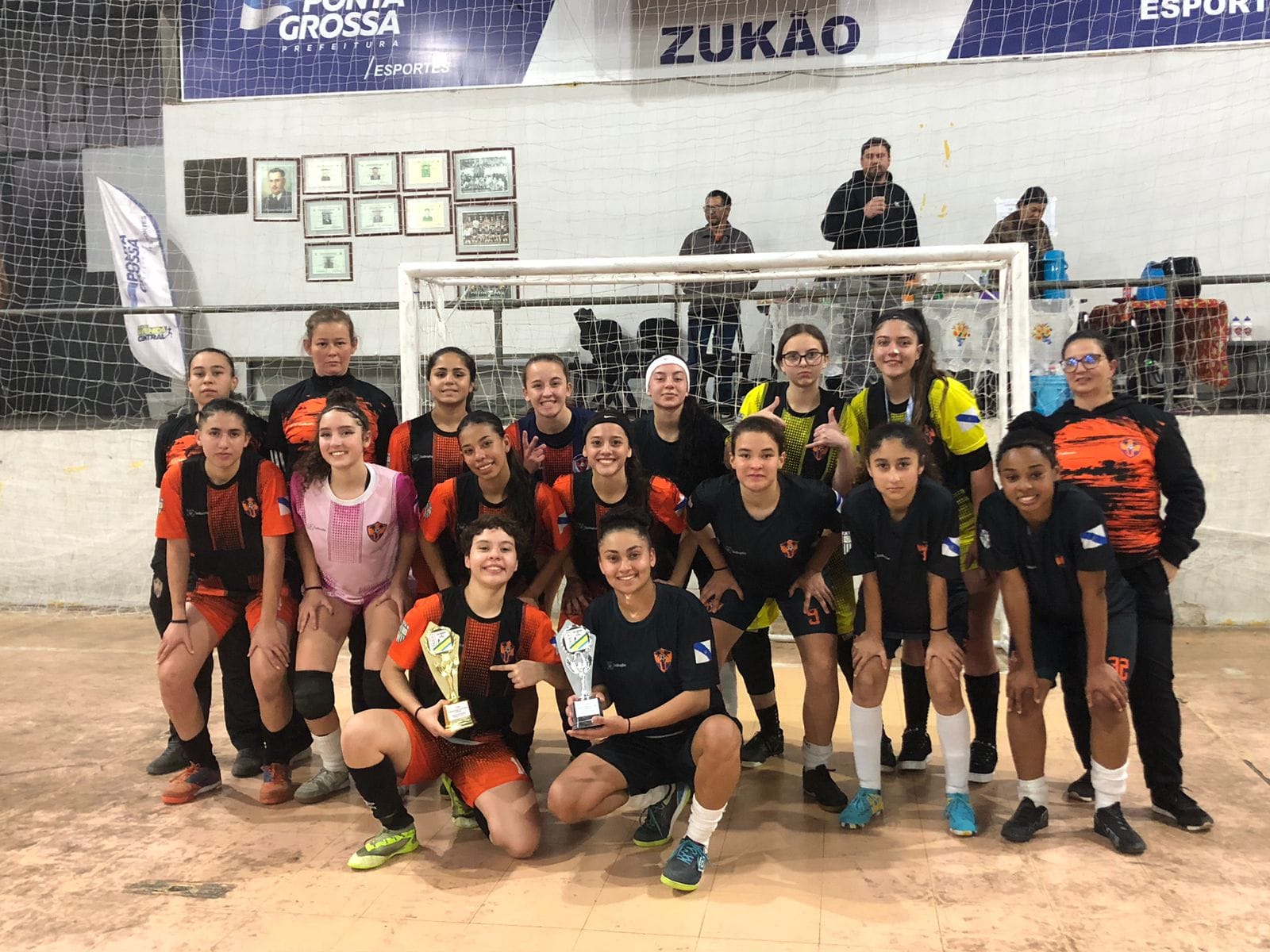 O MBM Jardim Esplanada realiza trabalho com meninas no futsal e no Futebol