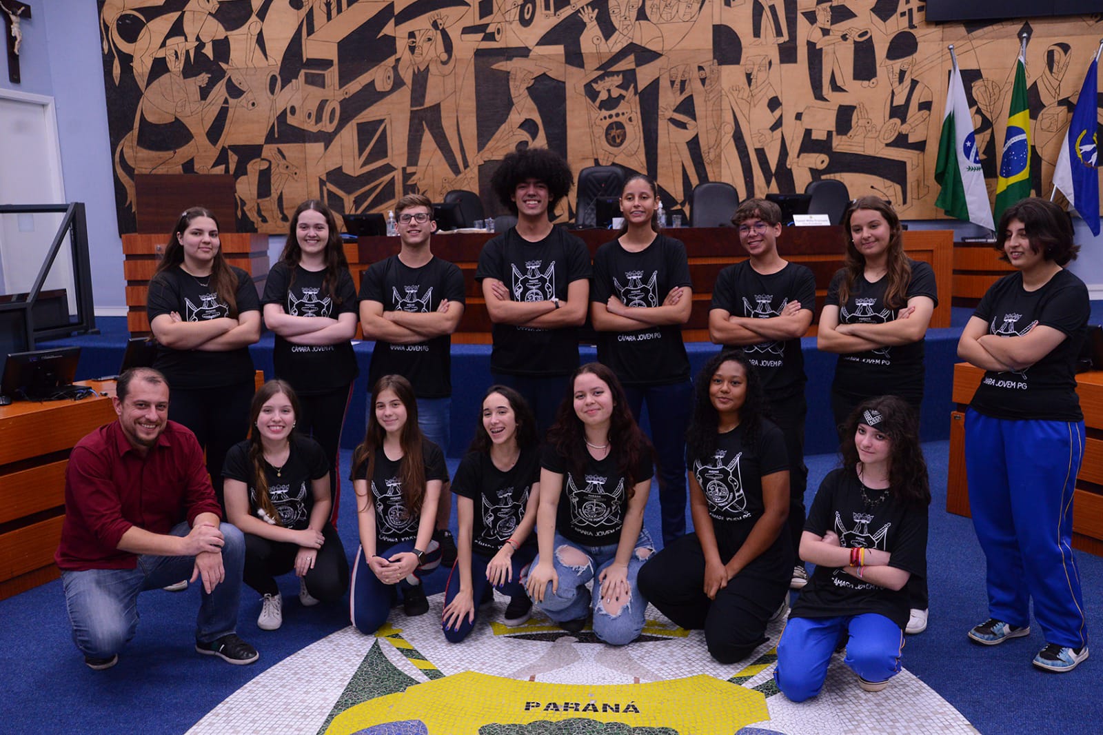 Projetos incentivam a inserção de jovens na política